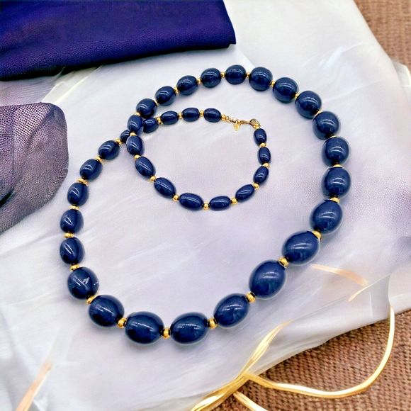 Monet Classic Beaded Necklace Vintage Navy Blue Gold Tone Spacer Classy Lucite - Picture 10 of 10
